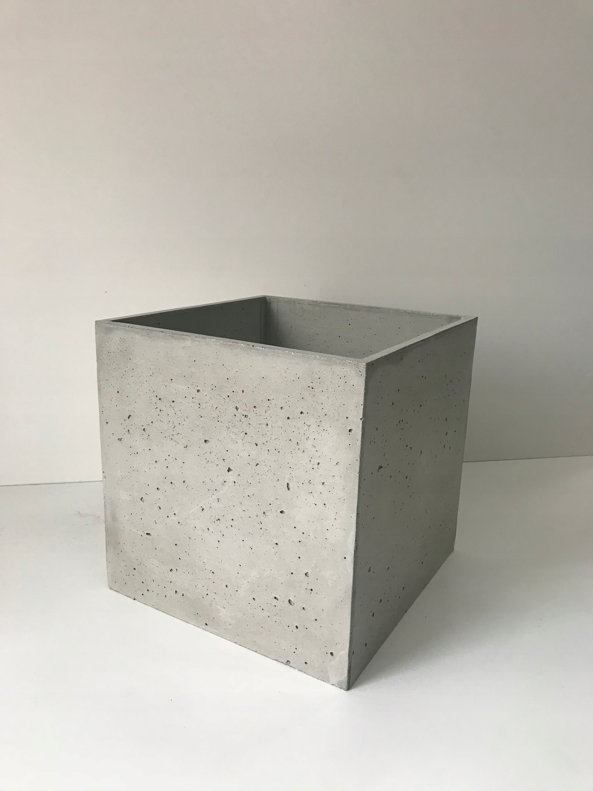 Betónový kvetináč 50 × 50 × 50, sivý, impregnácia